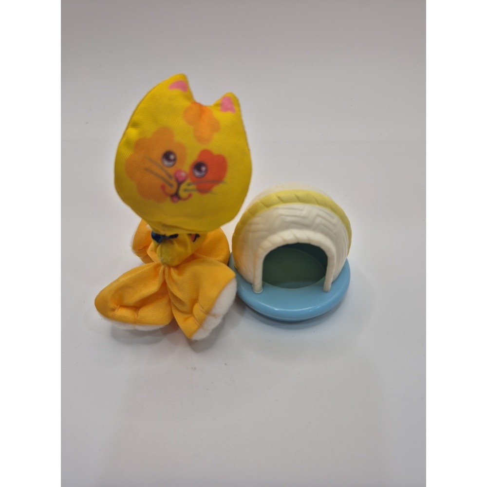 Fisher Price 1987 Smooshees Cuddler ITTY BITTY KITTY w/Igloo House